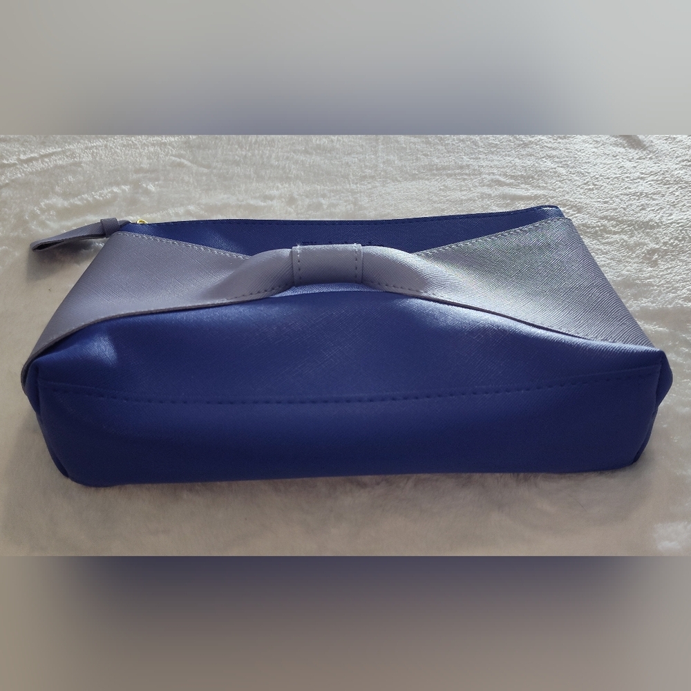 Elizabeth Arden Blue and Silver Clutch - Picture 5 of 12
